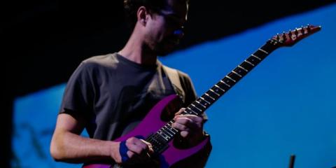 Guitarist looking for Rock / Metal band – strong repertoire