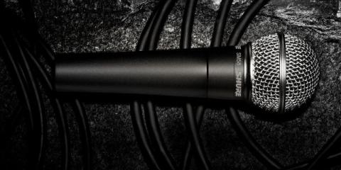 Enthousiaste backing vocals m/v