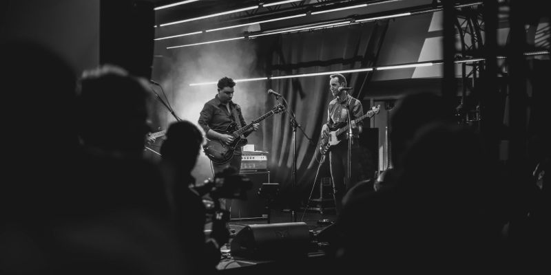 Ervaren leadzanger/gitarist zoekt sterke muzikanten voor Americana/Rock-band