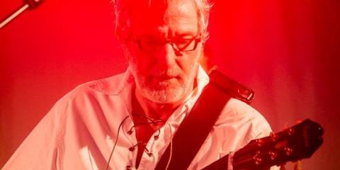 Gitarist/zanger (backing)