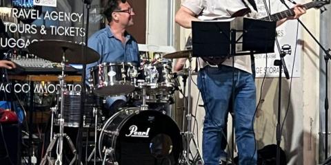 Ervaren creatieve DRUMMER zoekt band