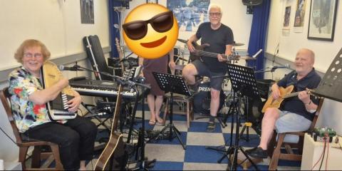 50+ zanger/es gezocht voor recreatief muziek maken
