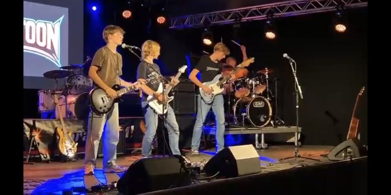 Hardrock/metal bassist gezocht