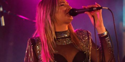 Nu of nooit: Zangeres met rauwe sound zoekt band met grote ambities
