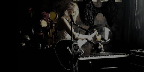 Singer songwriter zoekt muzikanten