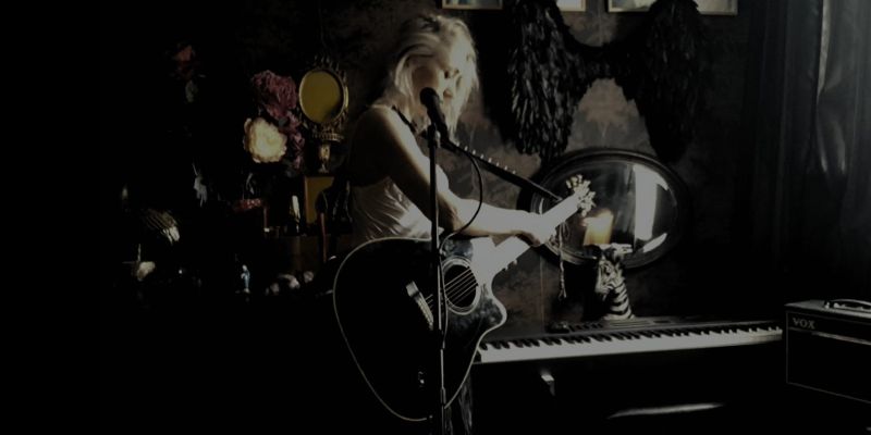 Singer songwriter zoekt muzikanten