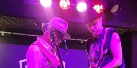 Drummer en bassist gezocht
