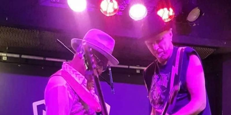 Drummer en bassist gezocht