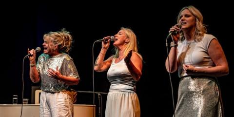 Change Close harmony zoekt toetsenist