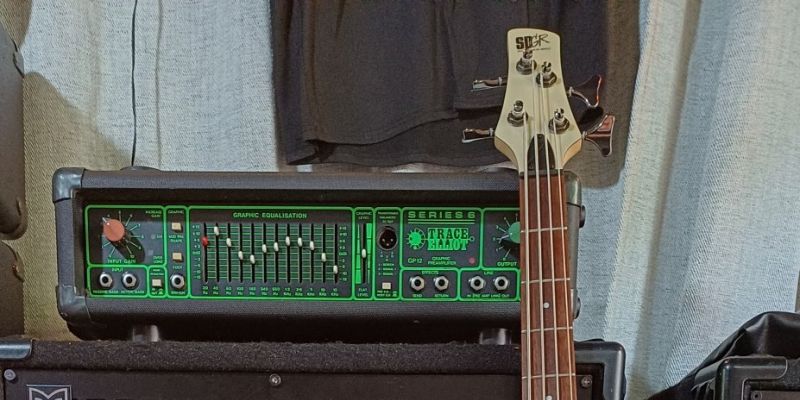 Serieuze bassist zoekt serieuze band in Noord Holland