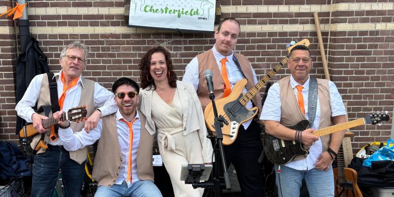 Laidback coverband Chesterfield zoekt zingende gitarist.