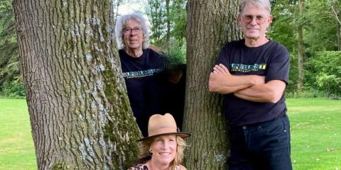 Bassist met goede stem gezocht!!!