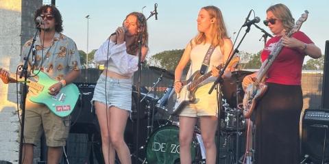 4.5 Girls Band zoekt Drummer!