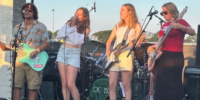 4.5 Girls Band zoekt Drummer!