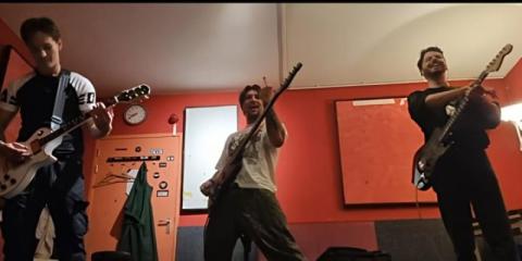 Drummer gezocht (!) – Omgeving Breda – Heavy metal / Hardcore