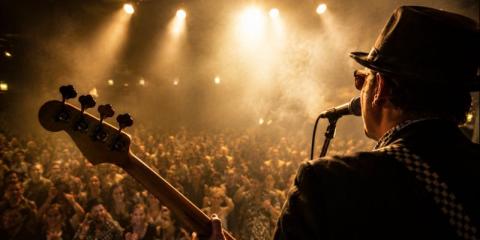 Bassist gezocht voor SKANDALIG (Twente)