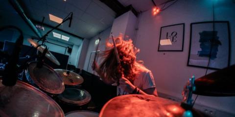 Drummer/gitarist zoekt band